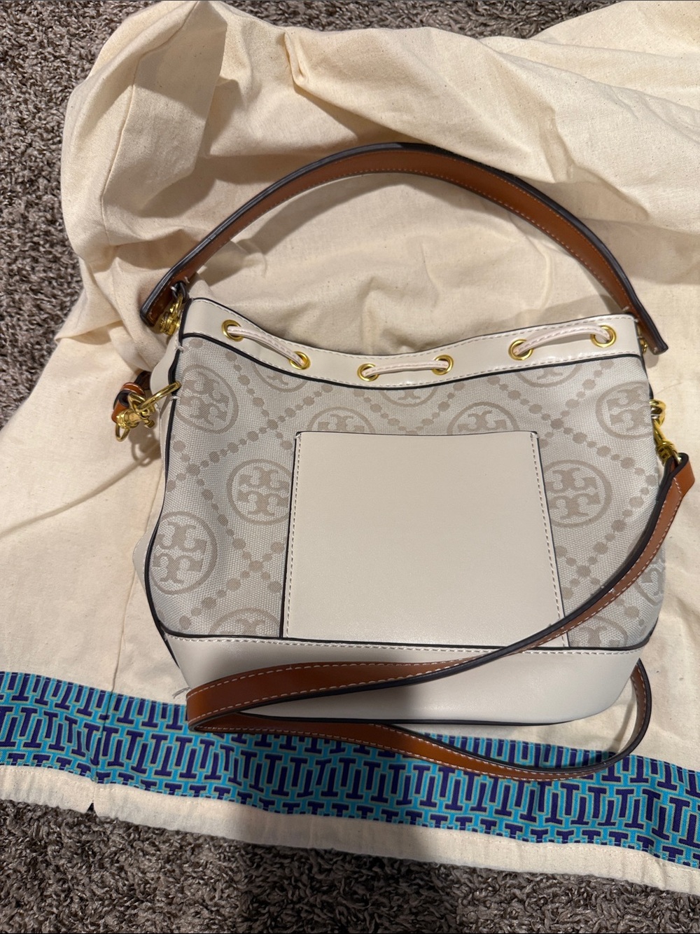 Tory burch monogram bucket bag - Picture 3 of 5